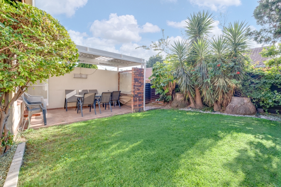 To Let 2 Bedroom Property for Rent in Sunninghill Gauteng