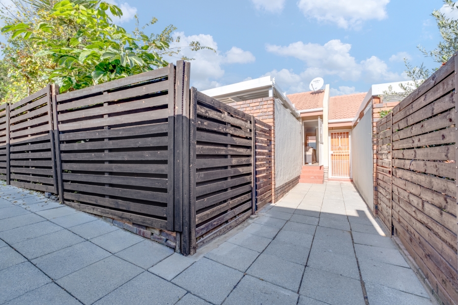 To Let 2 Bedroom Property for Rent in Sunninghill Gauteng