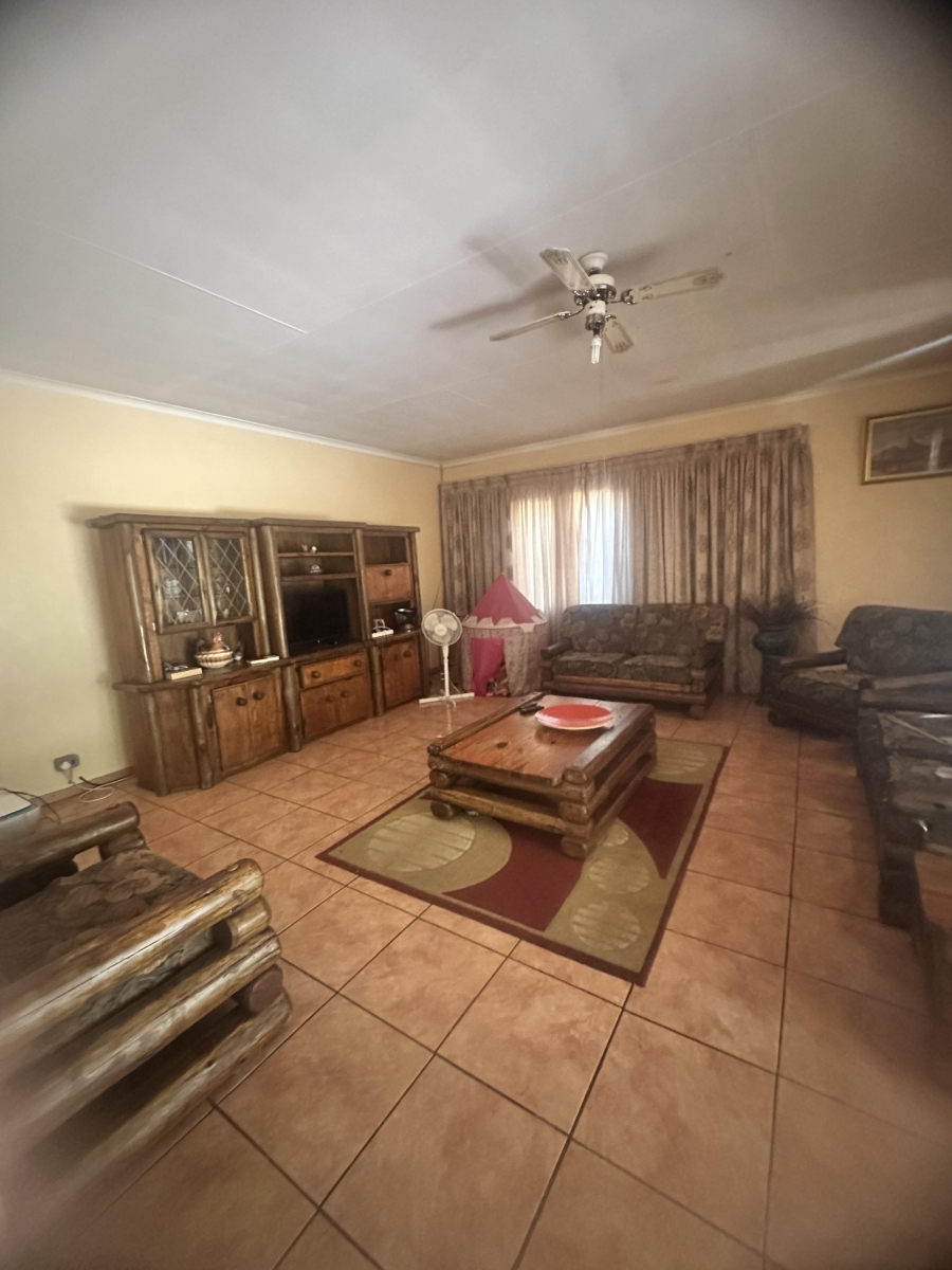 4 Bedroom Property for Sale in Dorandia Gauteng