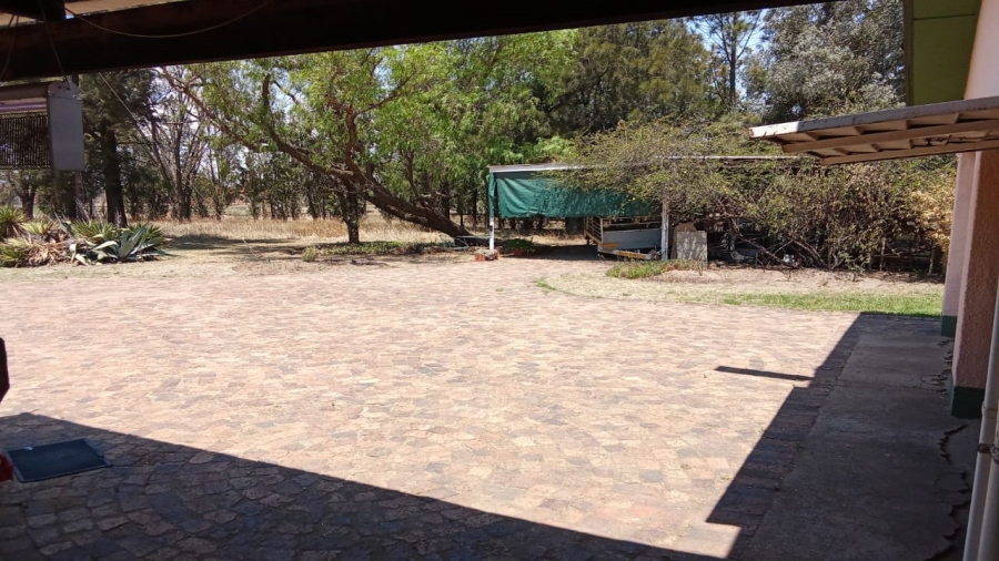 4 Bedroom Property for Sale in Theoville Gauteng