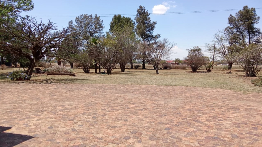 4 Bedroom Property for Sale in Theoville Gauteng