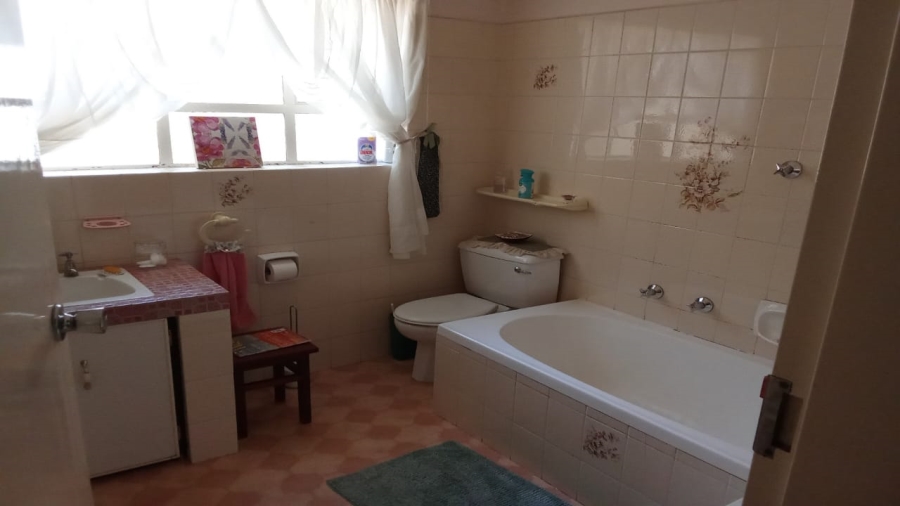 4 Bedroom Property for Sale in Theoville Gauteng