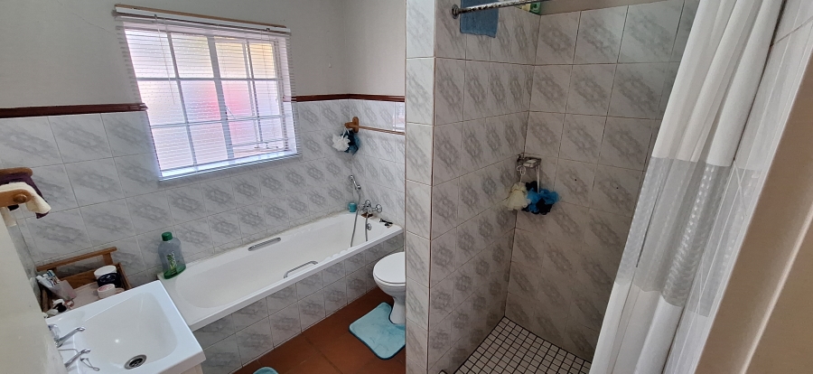 3 Bedroom Property for Sale in Die Wilgers Gauteng