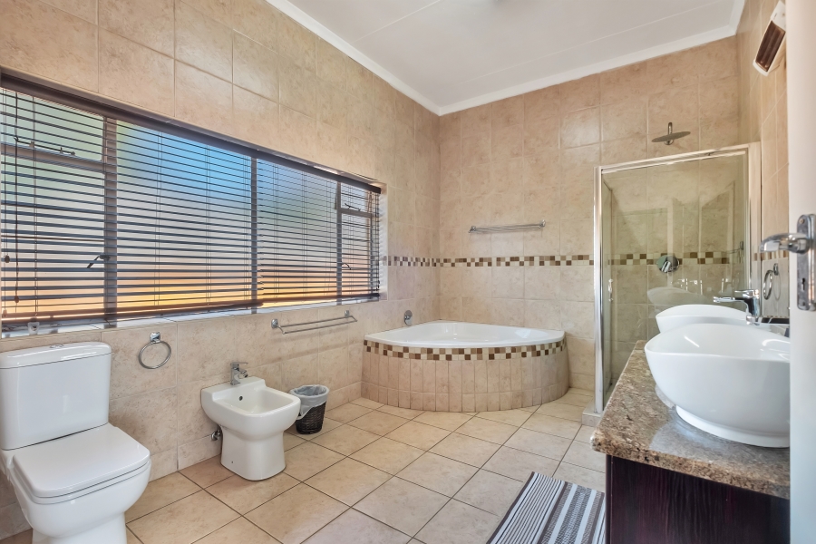 4 Bedroom Property for Sale in Birdhaven Gauteng