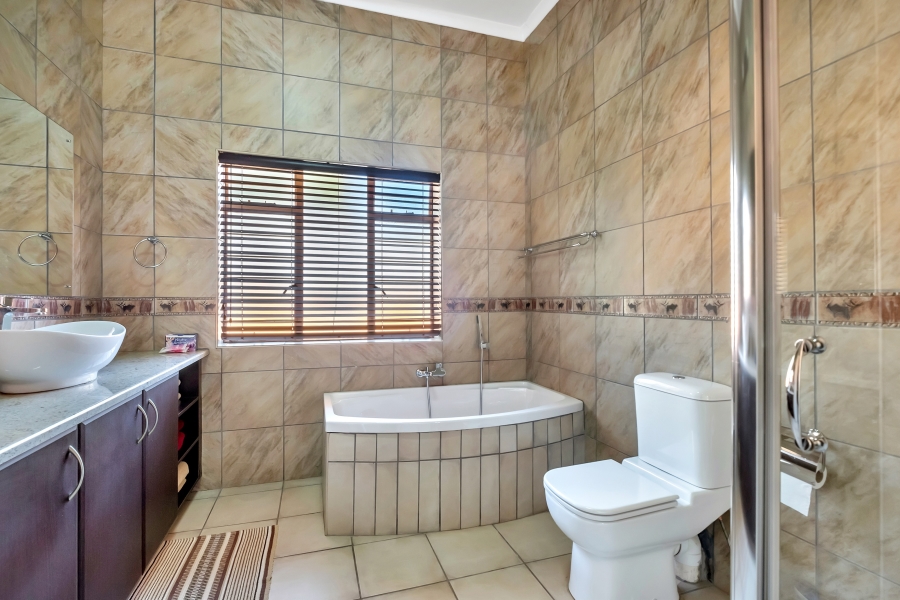 4 Bedroom Property for Sale in Birdhaven Gauteng