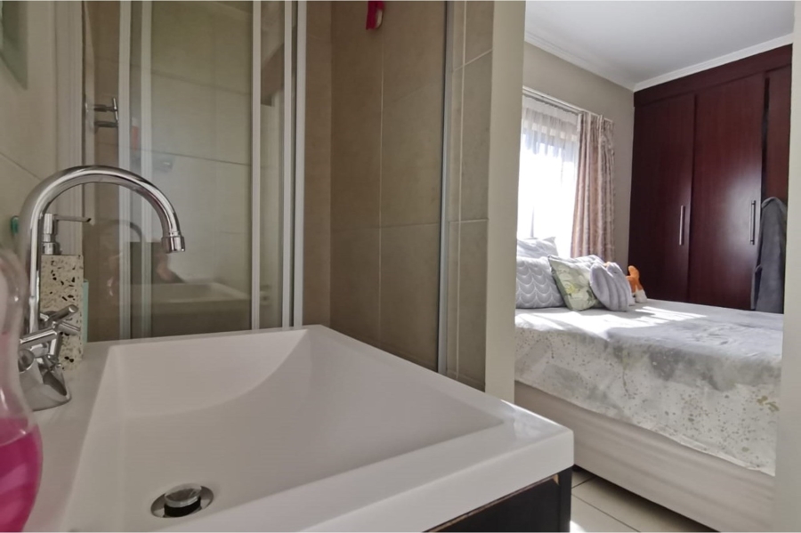 2 Bedroom Property for Sale in Greenstone Hill Gauteng