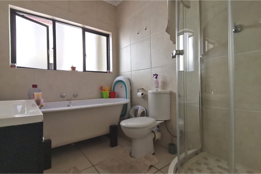 2 Bedroom Property for Sale in Greenstone Hill Gauteng