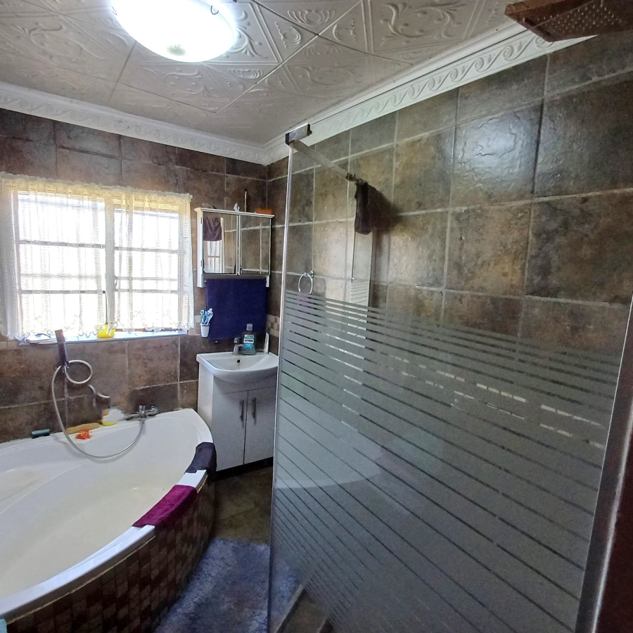 4 Bedroom Property for Sale in Helderstrome AH Gauteng