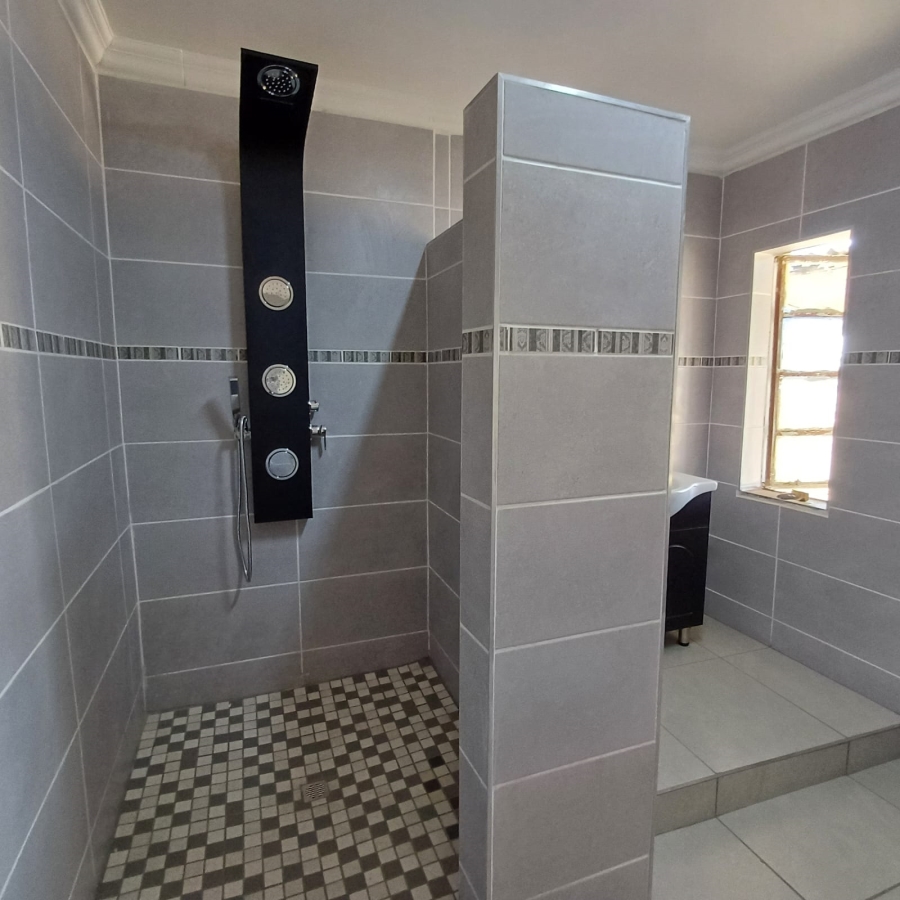 4 Bedroom Property for Sale in Helderstrome AH Gauteng