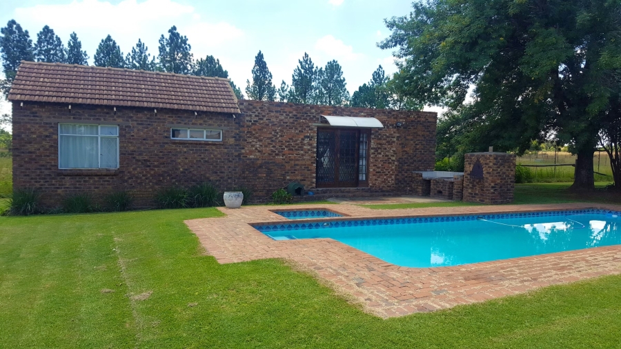 10 Bedroom Property for Sale in Mooilande Gauteng