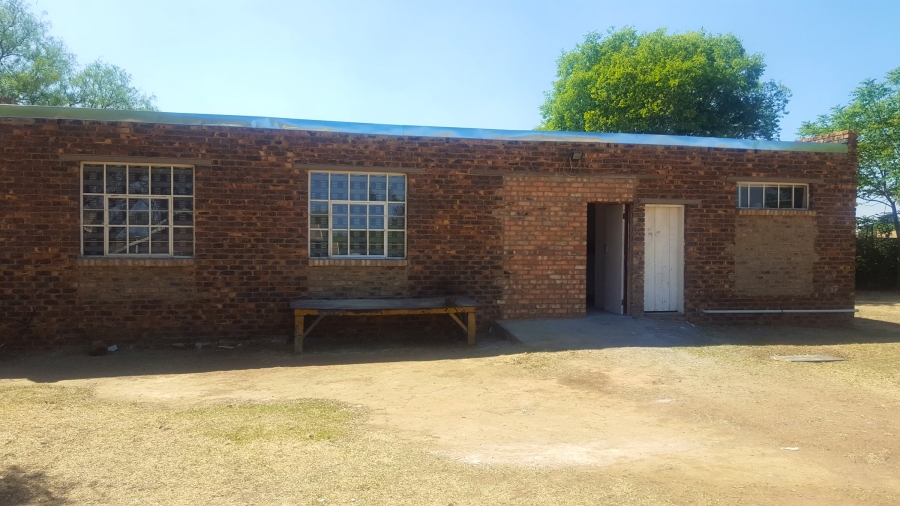 10 Bedroom Property for Sale in Mooilande Gauteng