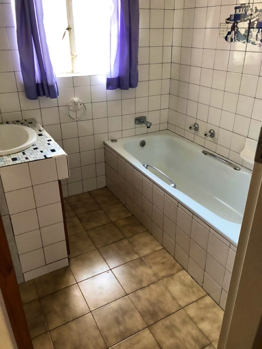 10 Bedroom Property for Sale in Mooilande Gauteng