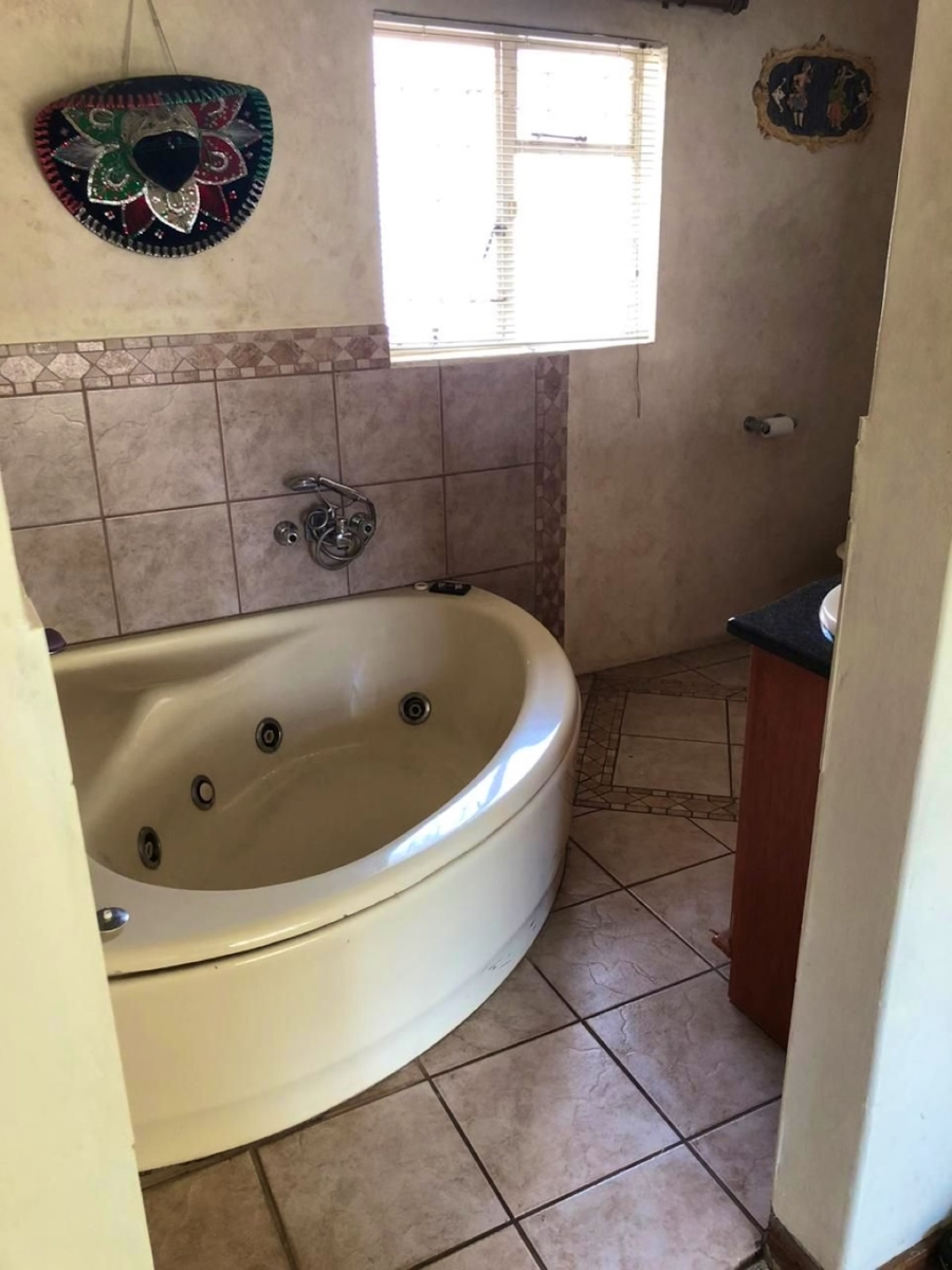 10 Bedroom Property for Sale in Mooilande Gauteng
