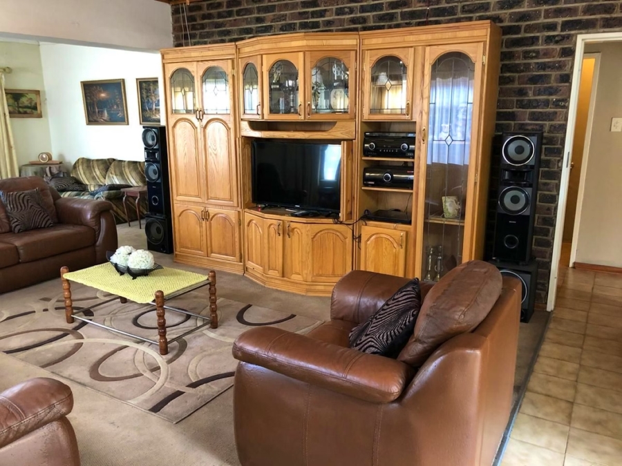 10 Bedroom Property for Sale in Mooilande Gauteng