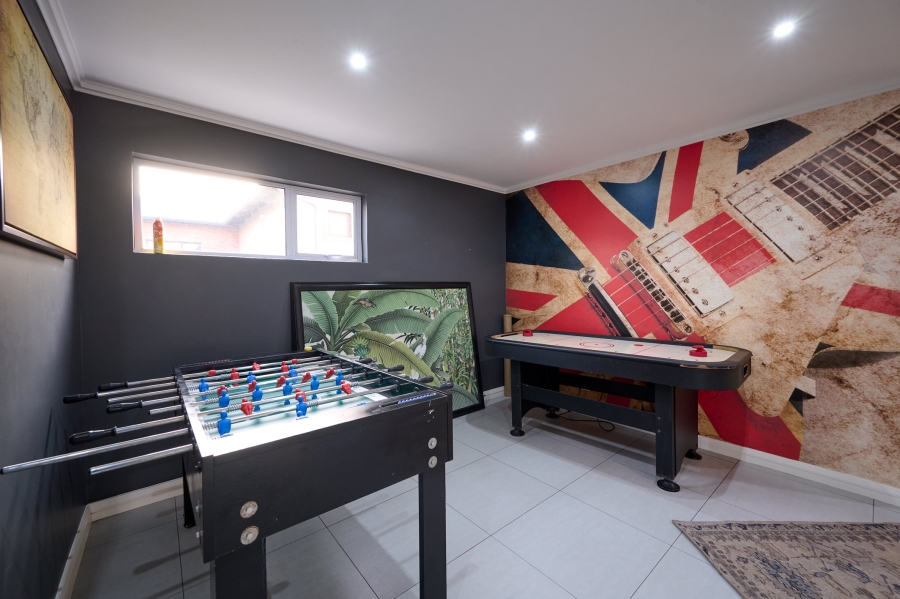 4 Bedroom Property for Sale in Waterfall Country Village Gauteng