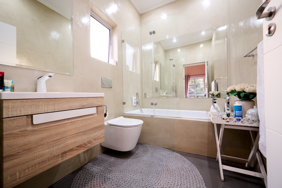4 Bedroom Property for Sale in Waterfall Country Village Gauteng