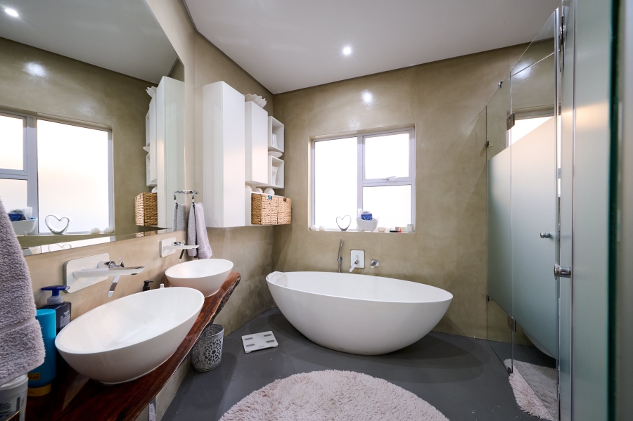 4 Bedroom Property for Sale in Waterfall Country Village Gauteng