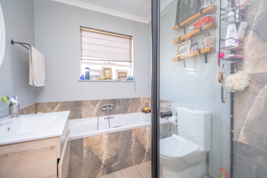 2 Bedroom Property for Sale in Broadacres Gauteng