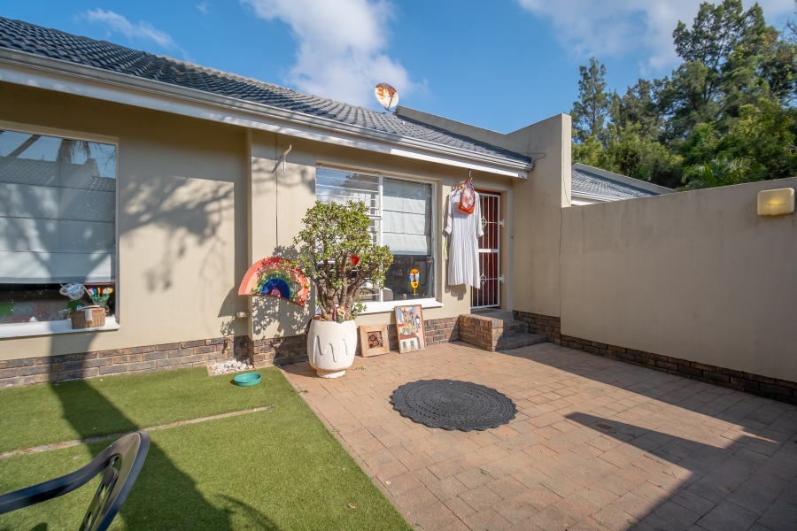 2 Bedroom Property for Sale in Broadacres Gauteng