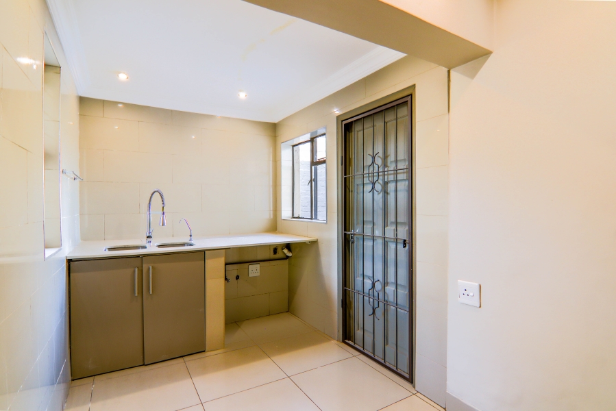 5 Bedroom Property for Sale in Raslouw Gauteng
