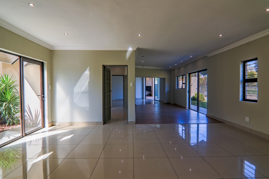 5 Bedroom Property for Sale in Raslouw Gauteng