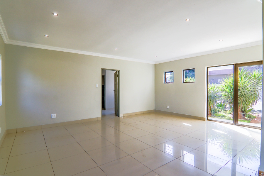 5 Bedroom Property for Sale in Raslouw Gauteng