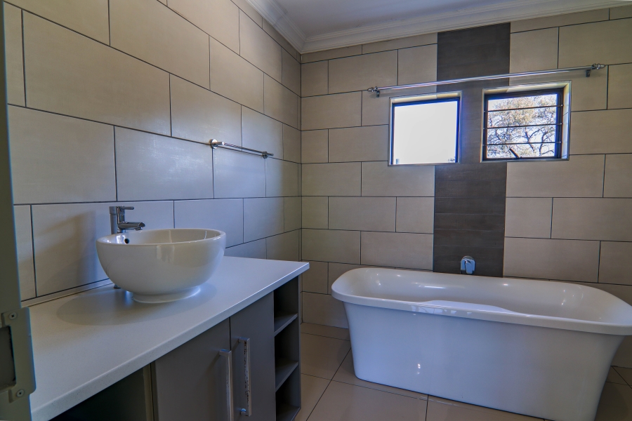 5 Bedroom Property for Sale in Raslouw Gauteng