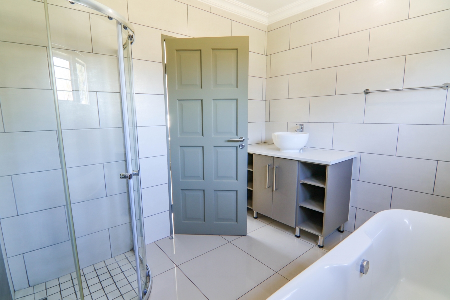 5 Bedroom Property for Sale in Raslouw Gauteng