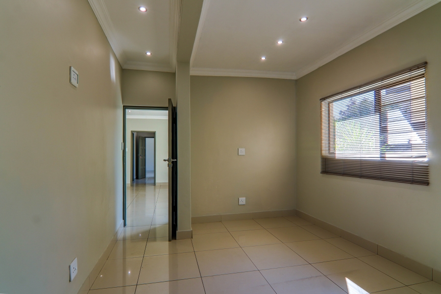 5 Bedroom Property for Sale in Raslouw Gauteng