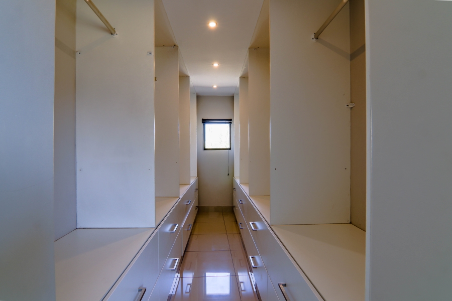 5 Bedroom Property for Sale in Raslouw Gauteng