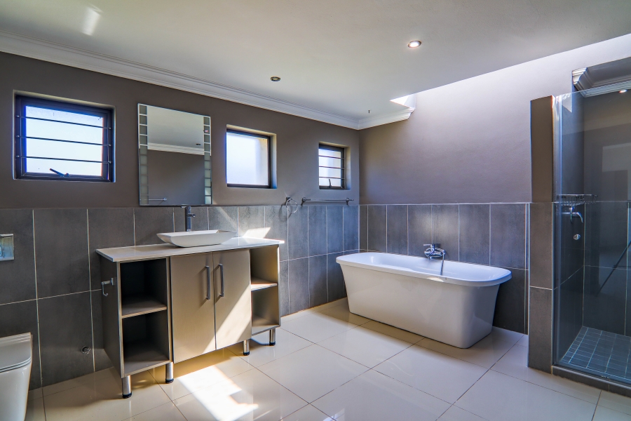 5 Bedroom Property for Sale in Raslouw Gauteng