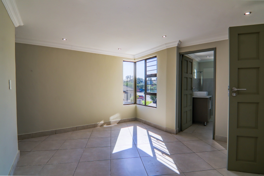 5 Bedroom Property for Sale in Raslouw Gauteng