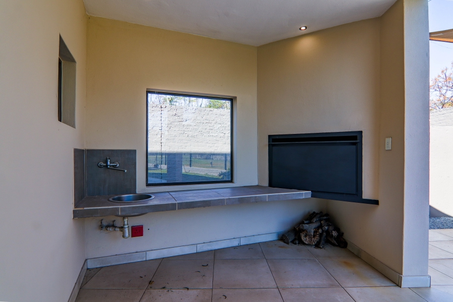 5 Bedroom Property for Sale in Raslouw Gauteng