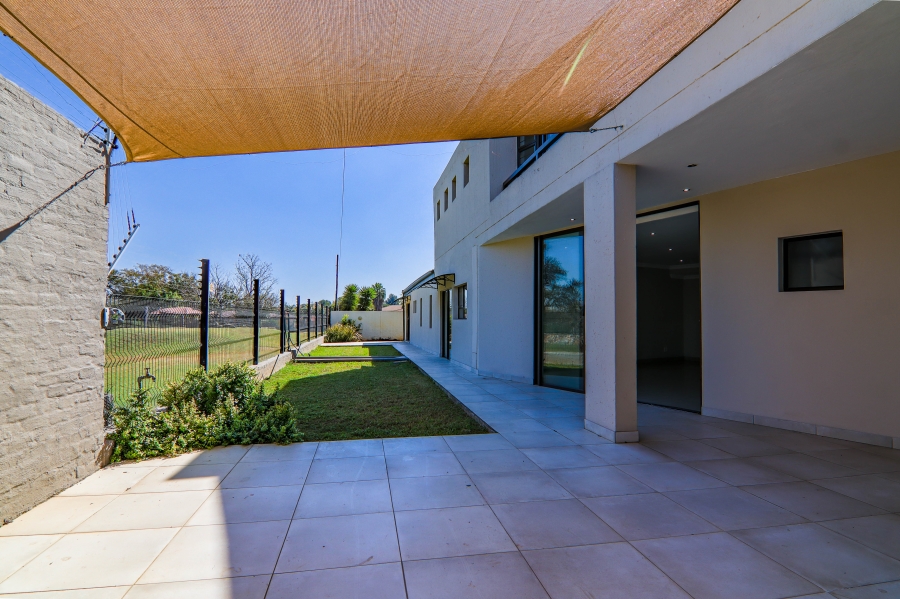 5 Bedroom Property for Sale in Raslouw Gauteng