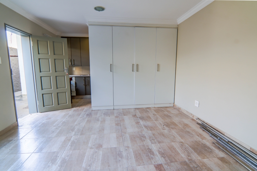 5 Bedroom Property for Sale in Raslouw Gauteng
