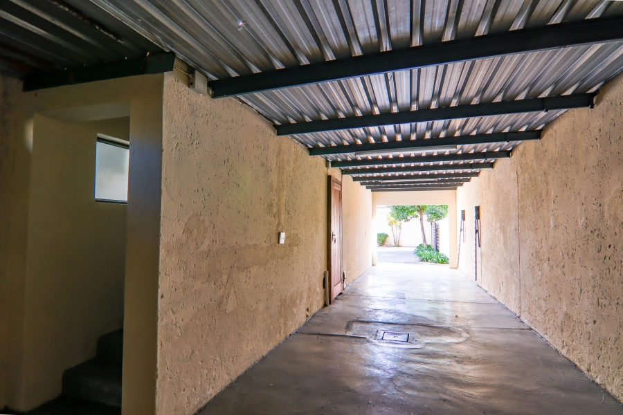 5 Bedroom Property for Sale in Raslouw Gauteng