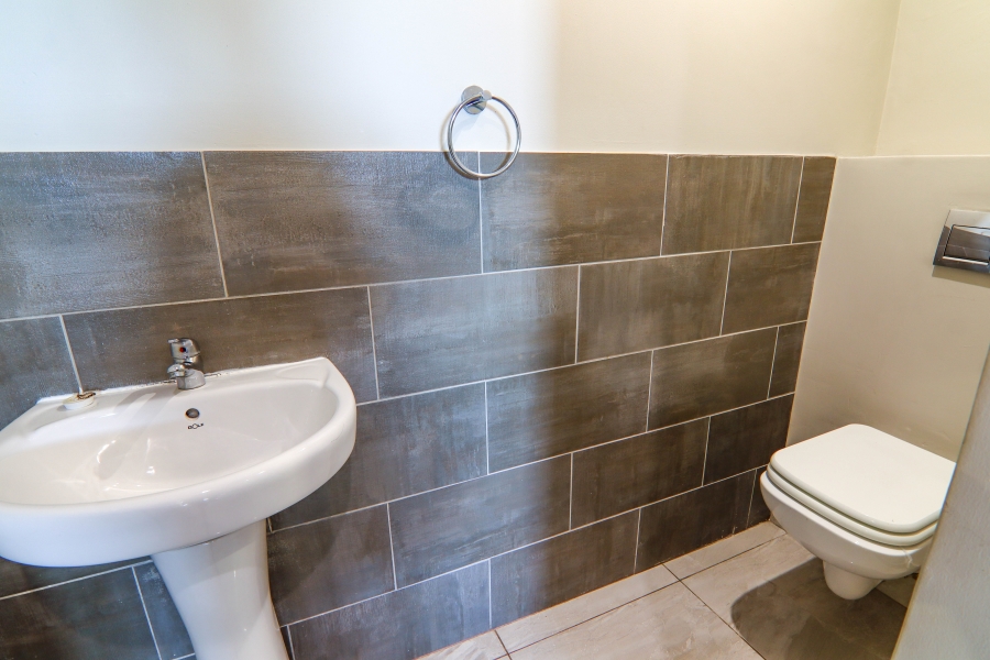 5 Bedroom Property for Sale in Raslouw Gauteng