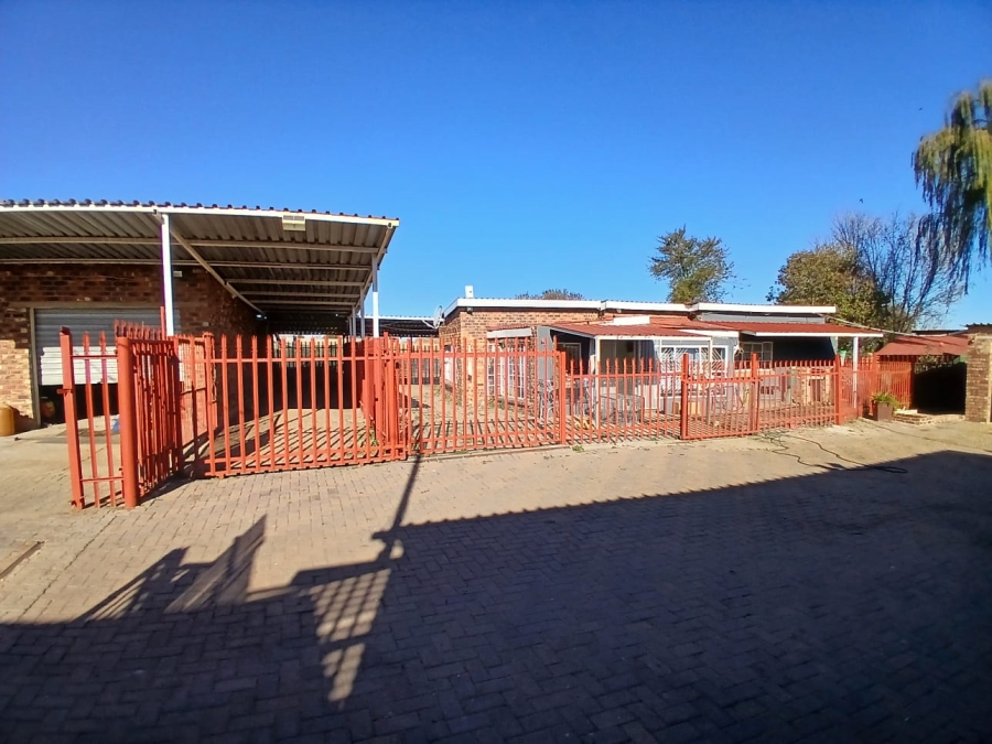 3 Bedroom Property for Sale in Mooilande Gauteng