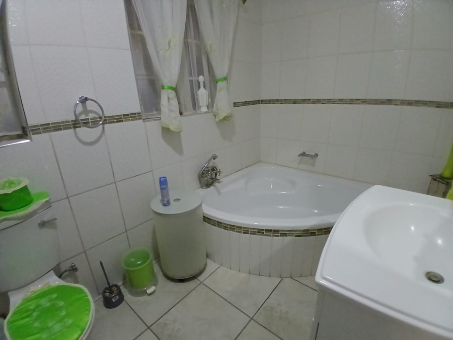 3 Bedroom Property for Sale in Mooilande Gauteng