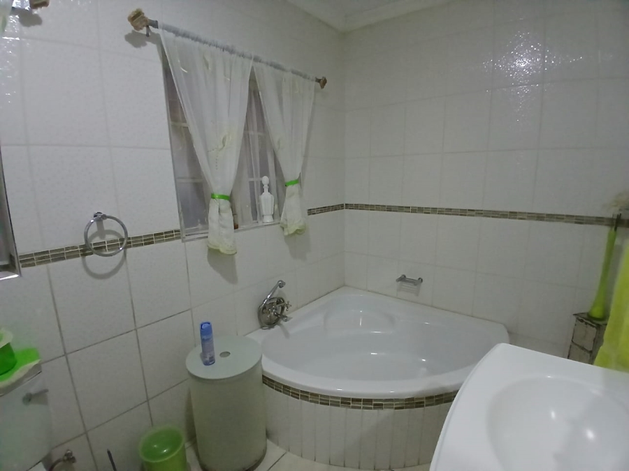 3 Bedroom Property for Sale in Mooilande Gauteng