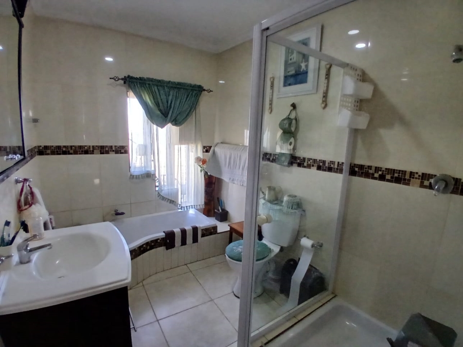 3 Bedroom Property for Sale in Mooilande Gauteng