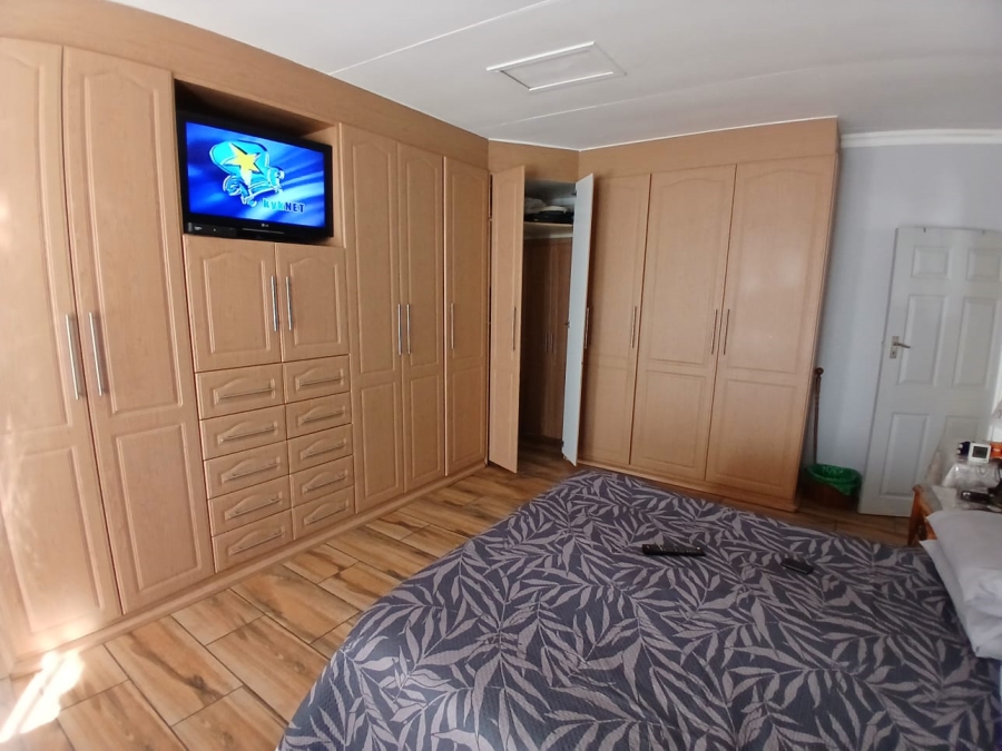 3 Bedroom Property for Sale in Mooilande Gauteng