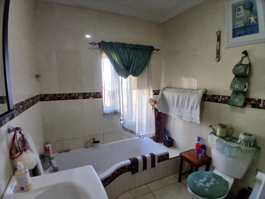 3 Bedroom Property for Sale in Mooilande Gauteng