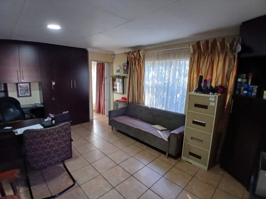3 Bedroom Property for Sale in Mooilande Gauteng
