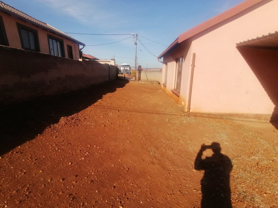 2 Bedroom Property for Sale in Lotus Gardens Gauteng