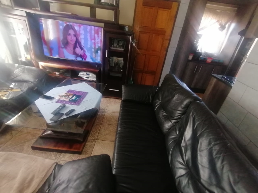 2 Bedroom Property for Sale in Lotus Gardens Gauteng