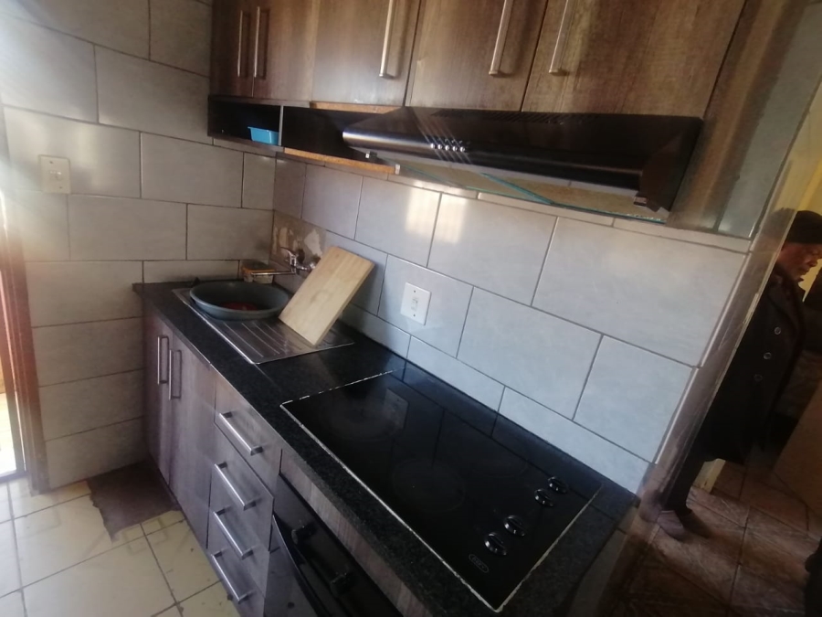 2 Bedroom Property for Sale in Lotus Gardens Gauteng