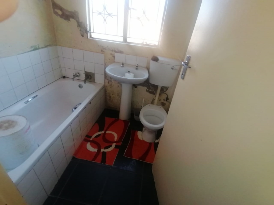 2 Bedroom Property for Sale in Lotus Gardens Gauteng