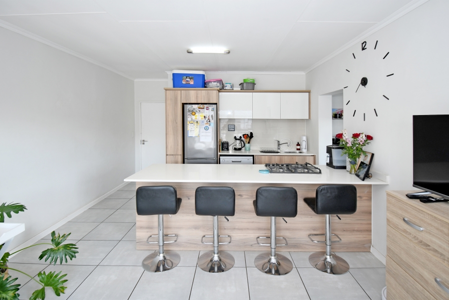 To Let 1 Bedroom Property for Rent in Crowthorne AH Gauteng