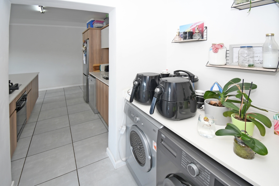 To Let 1 Bedroom Property for Rent in Crowthorne AH Gauteng